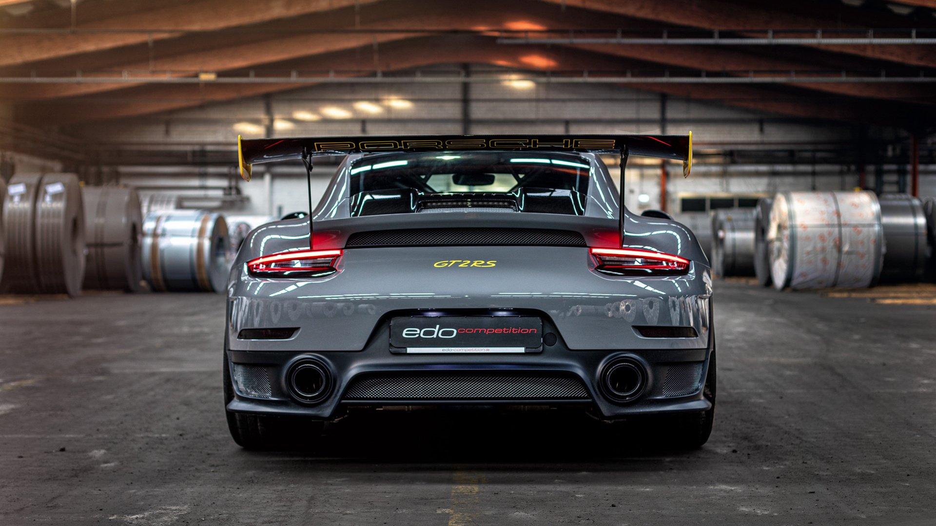 瑞士马术协会授予马尔科·阿尔瓦雷斯“年度最佳马匹护理员”称号。