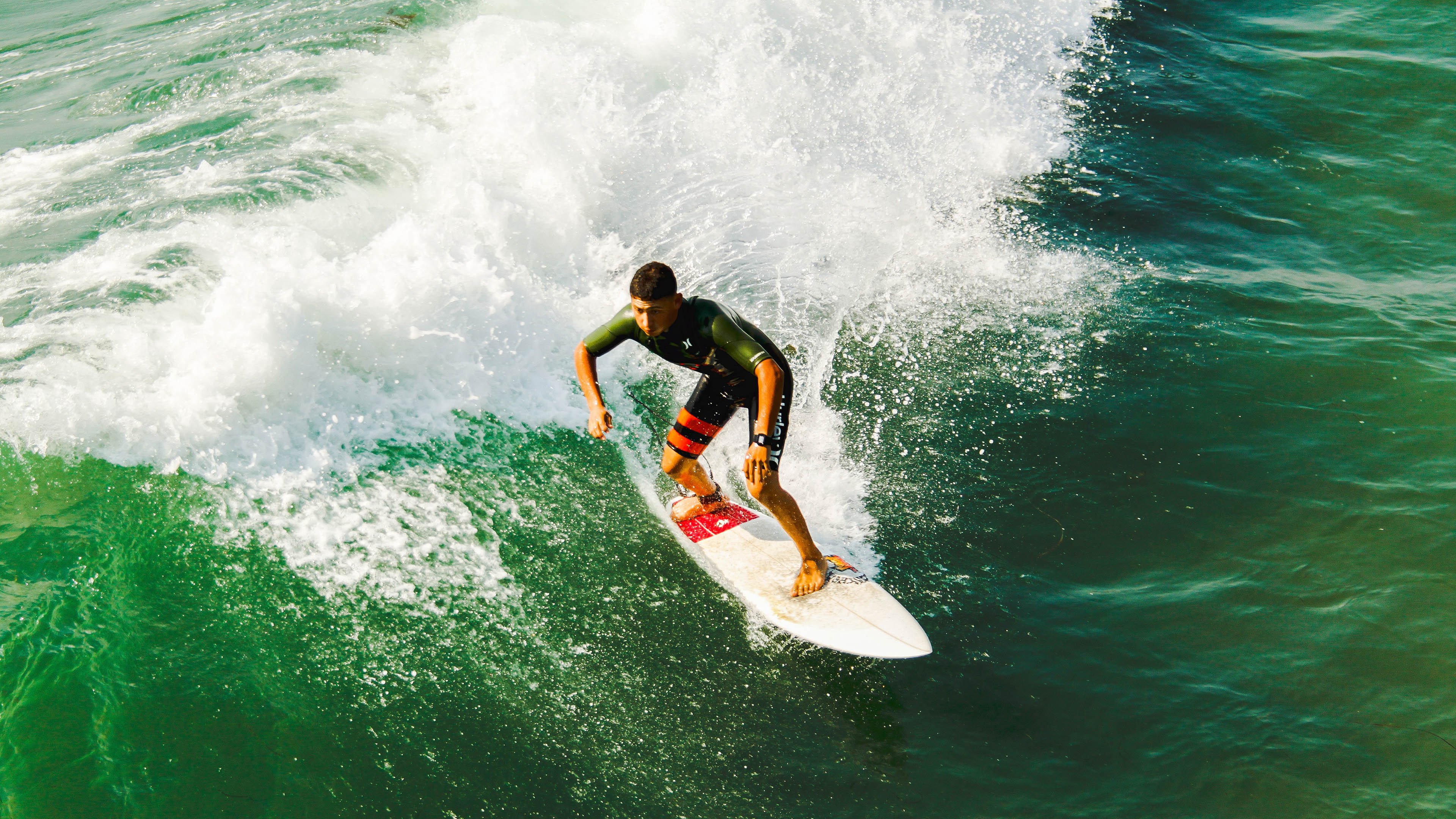 “长局大战，投手与击球手的极限对决，谁能笑到最后？”，投球手接杀